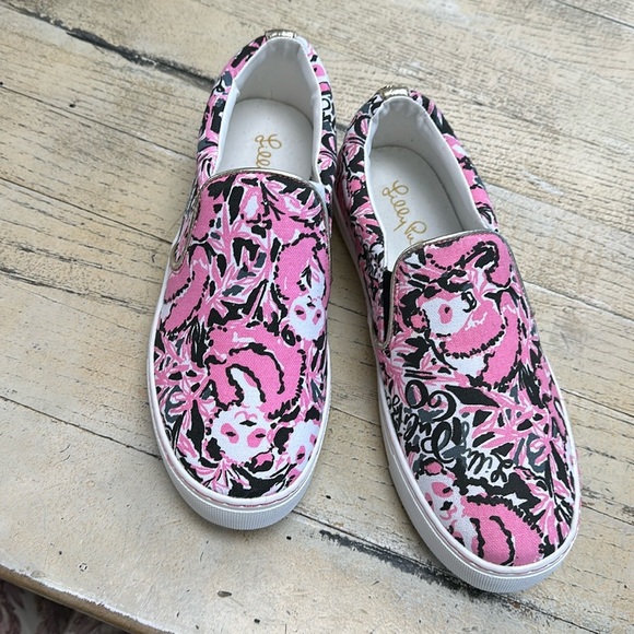 Lilly Pulitzer pink and black Slip On Sneakers size 7 Brand New - Picture 1 of 6